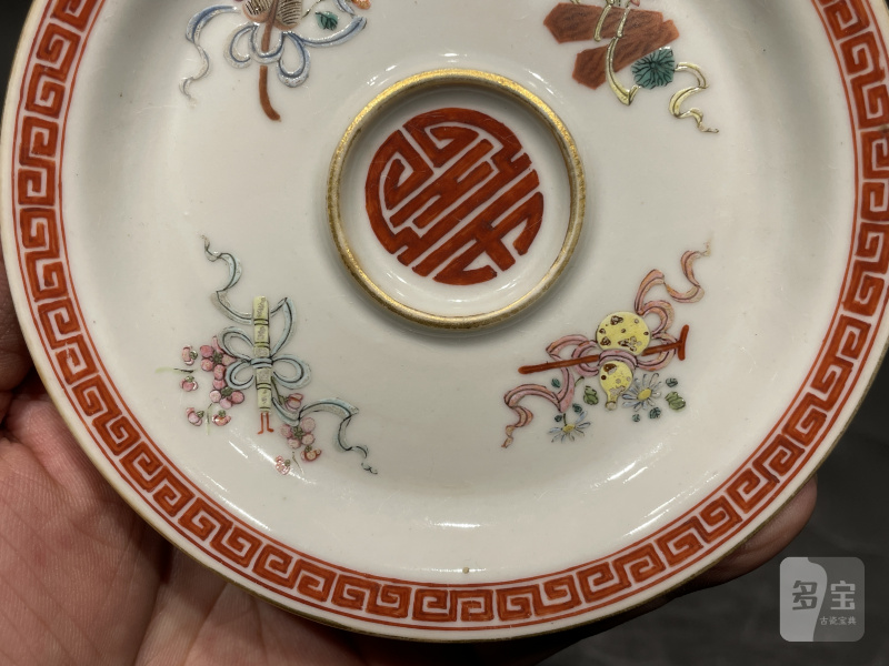 清乾隆 粉彩暗八仙纹盏托一对 - 图4
